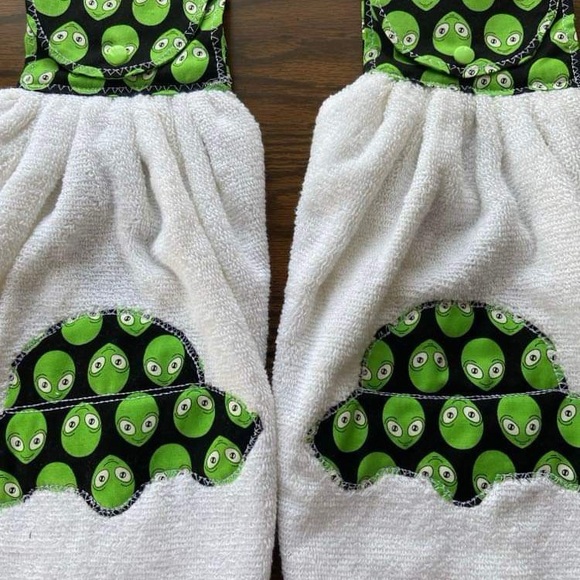 Alien UFO Kitchen Hanging Towel Set, Set of 2 White Towel - Picture 3 of 3